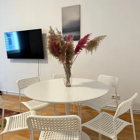 Mit Balkon Im Stadtzentrum *